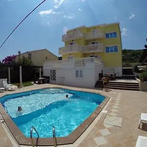 Apartament Romana, Slatine